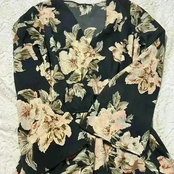 Lulus Floral Long Sleeve Shorts Romper With Pockets. Women’s Size Small - Picture 10 of 10